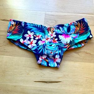 Fused Hawaii tropical print